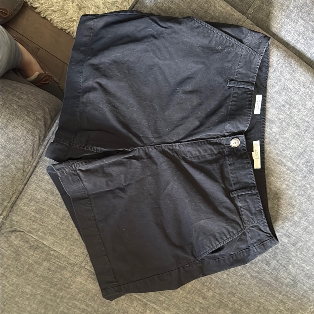 LOFT Black Flat Front Monroe 6” Curvy Shorts